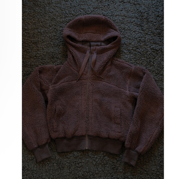 Lululemon Short Sweet and Sherpa Reversible Jacket - Picture 3 of 7